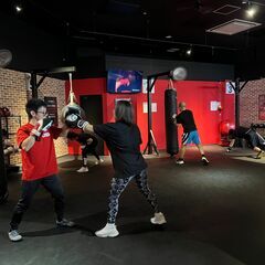 【正社員募集】楽しく体を動かしながら働けるジムスタッフ募集｜9ROUNDサンエー宜野湾コンベンションシティ店の画像