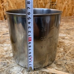 C(7641) ステンレス 丸型キッチンポット 目盛付き 2個セット 業務用 厨房用 飲食店 店舗用 キッチン用品 厨房用品 調理器具 中古の画像