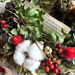 今から飾れる冬のリースの画像