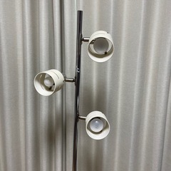 スポットライト　間接照明の画像