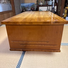 材質が竹で出来た学習机かな？の画像