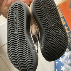 バーバリーキッズスニーカーの画像