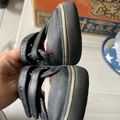 バーバリーキッズスニーカーの画像