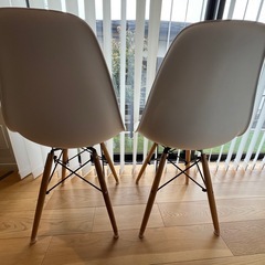 デザインチェア ホワイト 2脚の画像