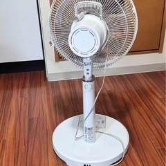 日立 扇風機リモコン付 風量4段階 8枚羽根 やさしい微風 （うちわ風） 減灯&消音 HEF-130Rの画像