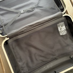 ピンク ハードシェル キャリーケース 4輪の画像