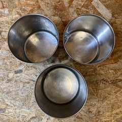 C(7642) ステンレス 丸型キッチンポット 目盛付き 3個セット 調味料入れ 厨房用 飲食店 店舗用 キッチン用品 厨房用品 調理器具 中古の画像