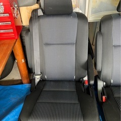 80ヴォクシーセカンドシートの画像