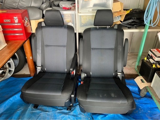 80ヴォクシーセカンドシート