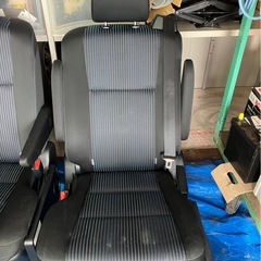 80ヴォクシーセカンドシートの画像