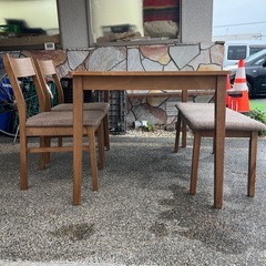ニトリ　ダイニングテーブル　イスセットの画像