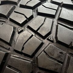 BFGoodrich Mud-Terrain T/A KM3 グッドリッチ LT275/70R18 18インチ 夏タイヤ オフロード 4本 バリ溝 ランクルプラド ラングラー等 KTT690クレジットカード QRコード決済可能の画像