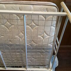 single bed fram with mattressの画像