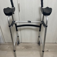 折りたたみ式ウォーカー、高齢者向けアップライトウォーカー、高耐久シニアウォーカー、シニア、ハンディキャップ、障害者用アームサポート付きプラットフォームウォーカー 1 の画像