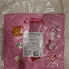 キティちゃんクッションの画像