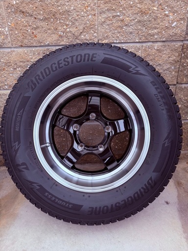 ジムニーシエラ（JB74）用　 深リムホイール スタッドレス  ブリヂストン
DM-V3 215/70R16 