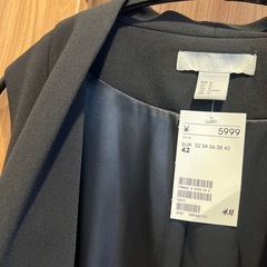 新品未使用 H&M ジレの画像