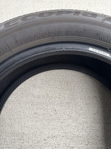 サマータイヤ　185/60r15