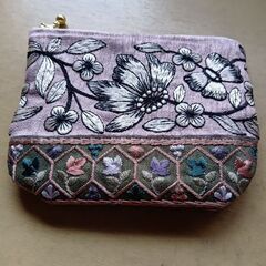 インド刺繍レースリボンで作成したポーチですの画像