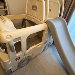 バス型・すべり台付き・室内遊具の画像