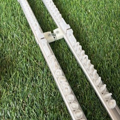 🌟✨【おしゃれなシルバーカラー♪210cm カーテンレール】✨🌟 🪟模様替えやDIYにぴったり！格安でお譲りします♪の画像