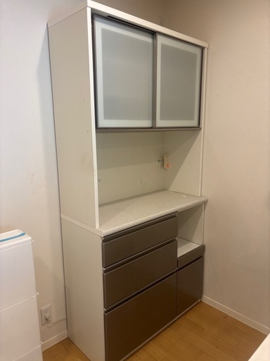 ニトリ キッチンボード 食器棚 アルミナ シルバー×ホワイト