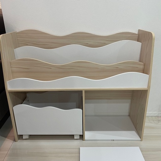 美品　絵本棚　　ニトリ　ミア