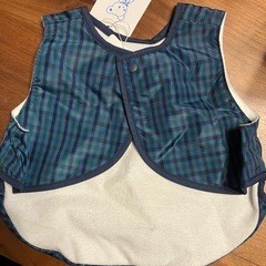 ファミリアお食事エプロン　新品未使用の画像