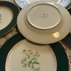 【新潟中央区】YAMATO製ハーブ
柄プレート6枚セット！緑×金縁の高級感で食卓がおしゃれに♪ の画像