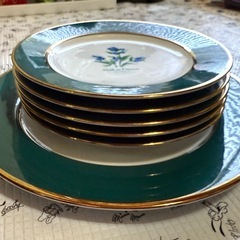【新潟中央区】YAMATO製ハーブ
柄プレート6枚セット！緑×金縁の高級感で食卓がおしゃれに♪ の画像