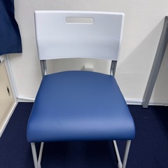 会議用テーブルと椅子4脚セットの画像