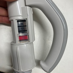 石2510-752　　三菱電機　紙パック式掃除機　2019年製　通電確認済み　キズ汚れ有りの画像