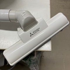 石2510-752　　三菱電機　紙パック式掃除機　2019年製　通電確認済み　キズ汚れ有りの画像