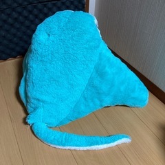 エイ型ぬいぐるみ くったりマンタの画像