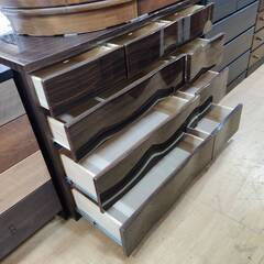 【愛品倶楽部柏店】4段9杯ワイドミドルチェスト 前面曲面デザイン 鏡面加工 下2段フルスライドレールの画像