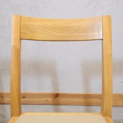 人気の無印良品(MUJI)のオーク無垢材を使用したダイニングチェアー2脚セットです！！北欧モダンスタイルなどナチュラルテイストにおススメの木製椅子は2人暮らしにもぴったりです♪の画像