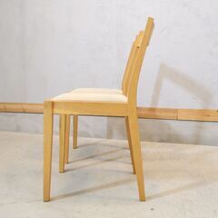 人気の無印良品(MUJI)のオーク無垢材を使用したダイニングチェアー2脚セットです！！北欧モダンスタイルなどナチュラルテイストにおススメの木製椅子は2人暮らしにもぴったりです♪の画像