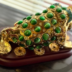 【金運爆上げ！】宝石輝く豪華三脚蛙（中国製）迫力の風水置物・新潟市中央区手渡し限定の画像