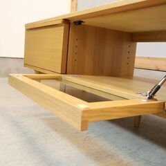 KEYUCA(ケユカ)で取り扱われていた、オーク材を使用したタビーテレビボードです。丸みを帯びた脚部とナチュラル感が魅力のローボード。北欧スタイルのレトロなデザインがアクセントに♪の画像