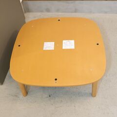 人気の無印良品(MUJI)のタモ材 正方形こたつテーブルです。木のナチュラルな質感を活かしたシンプルなデザイン。薄いフラットヒーターで炬燵の中は広く使え、暖かい季節はローテーブルとしても♪ の画像