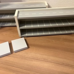 スリーコインズ/トミカ収納棚の画像