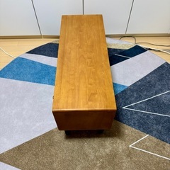 木製のテレビ台の画像