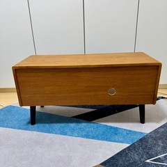木製のテレビ台の画像