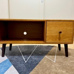 木製のテレビ台の画像