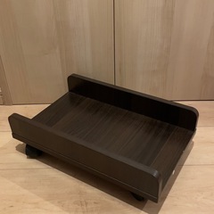 決まりました　　パソコンを乗せる台キャスターつき付きの画像