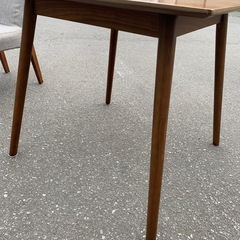 美原店 ヤマダ 木製 正方形 2人掛け ダイニングテーブル　チェア付きの画像