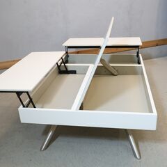 北欧デンマークのブランドBoConcept(ボーコンセプト)のChiva コーヒーテーブルです。天板下にはビルドインストレージがあり大容量の収納スペースに。ロータイプのシンプルなリビングテーブルです。の画像