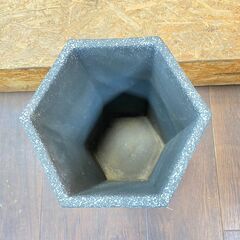 ジ443/ 信楽焼 六角傘立て ツートン 玄関 屋外収納 傘立て 水抜き栓付き 店舗  インテリアの画像