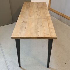 広島を拠点とする家具ブランド DICHOTOMIC(ディコトミック)の無垢古材を使用したテーパーレッグテーブルです。インダストリアルな風合いのダイニングテーブルはブルックリンスタイなどにも♪の画像