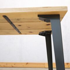 広島を拠点とする家具ブランド DICHOTOMIC(ディコトミック)の無垢古材を使用したテーパーレッグテーブルです。インダストリアルな風合いのダイニングテーブルはブルックリンスタイなどにも♪の画像